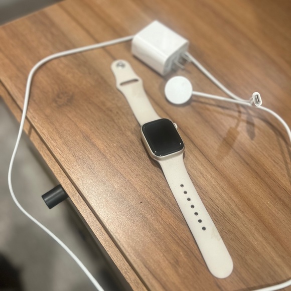 Three month old Apple Watch Series 8 gps + cellular - Picture 1 of 5